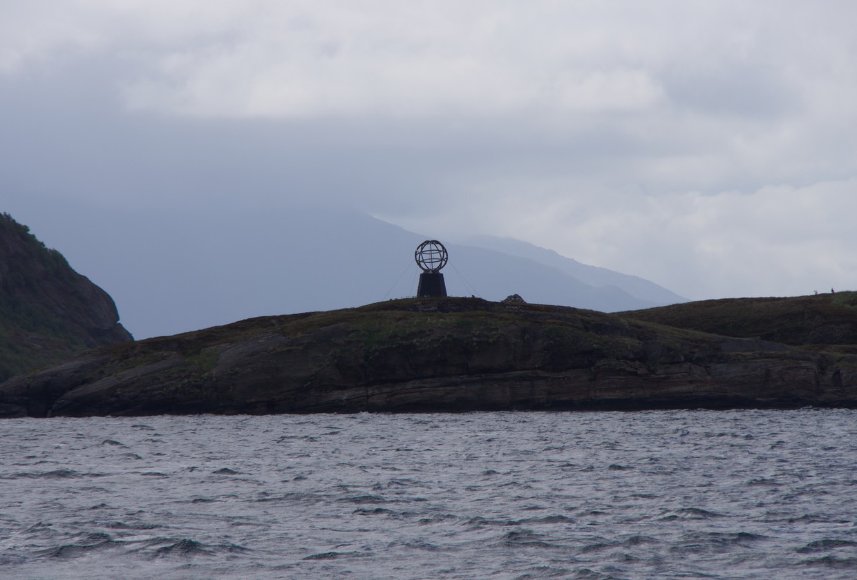 140624 10 Arctic Circle Crossing Marker
