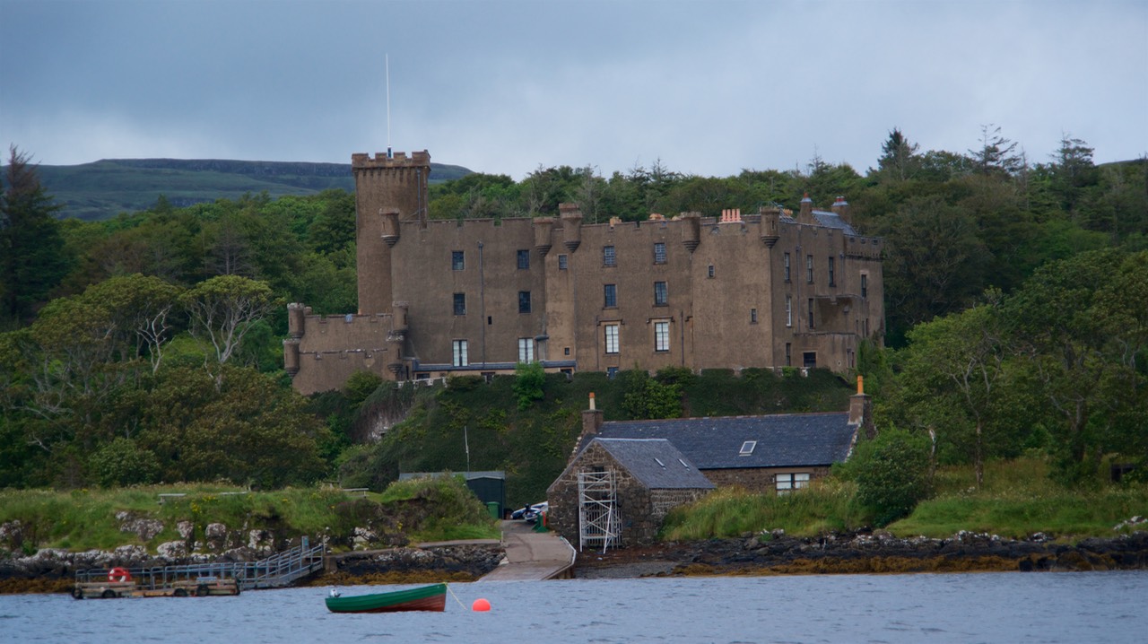 150812 8 Dunvegan Castle at our backdoor