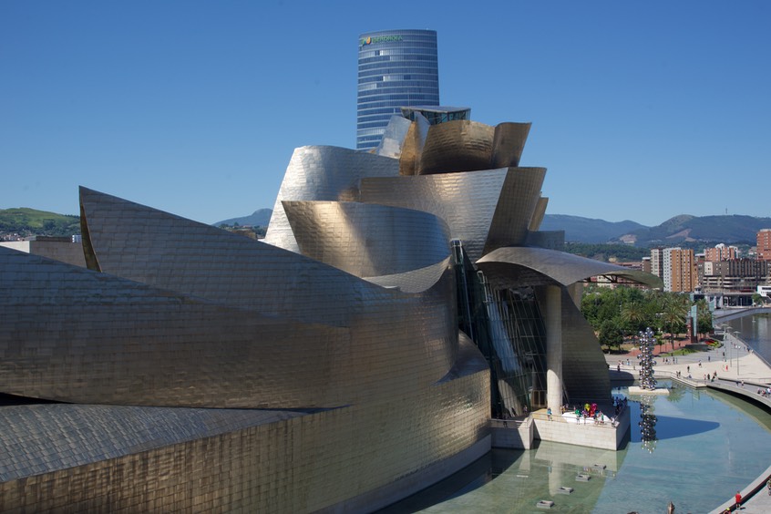 160717 7 Bilbao Museo Guggenheim Titanium Facade