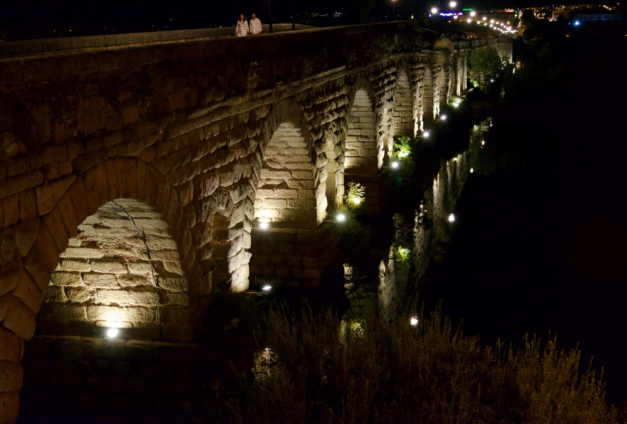 160924 Merida Roman Bridge by Night
