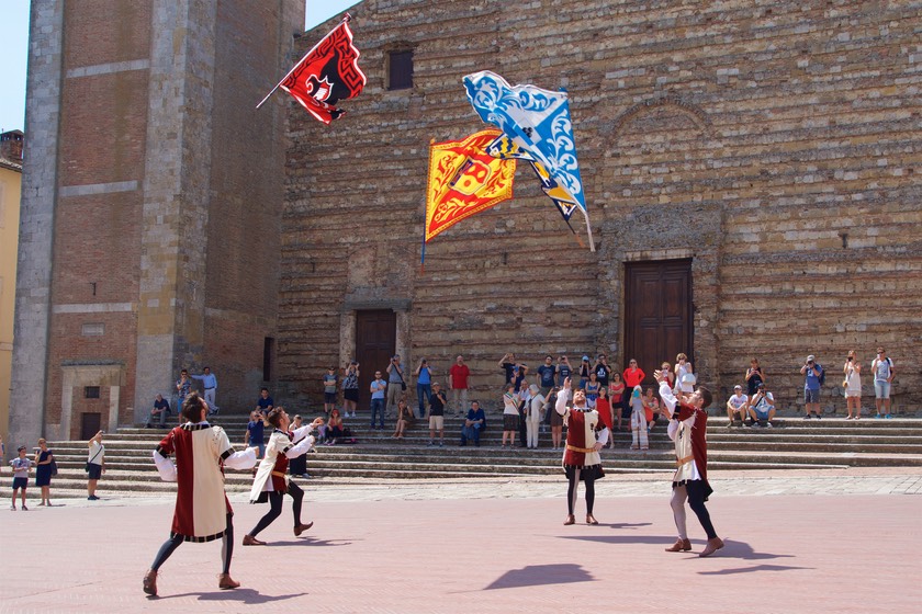 170624 11 Flag Performance Montepulciano