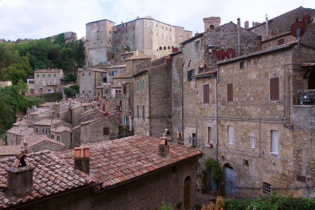 170911 10 Day 1 Road Trip Walking the streets of Sorano