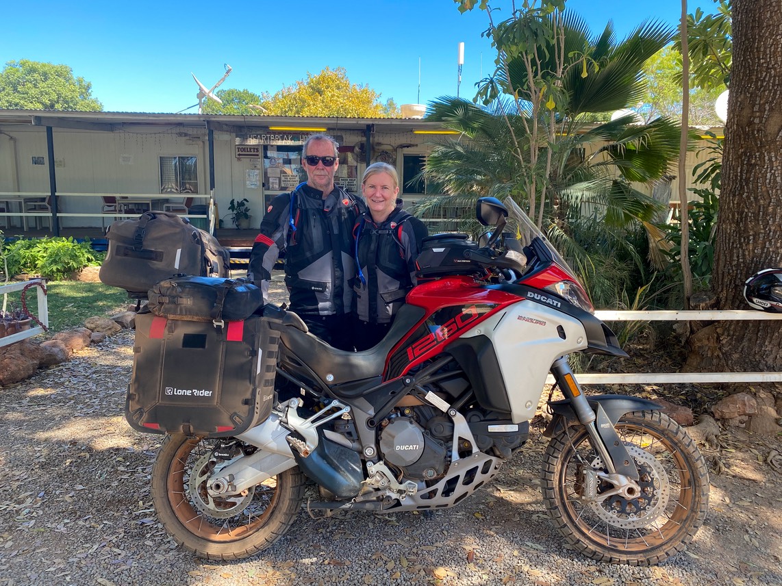 200818 12 Lee and Andrew  Lunch stop at Heartbreak Hotel Cape Crawford